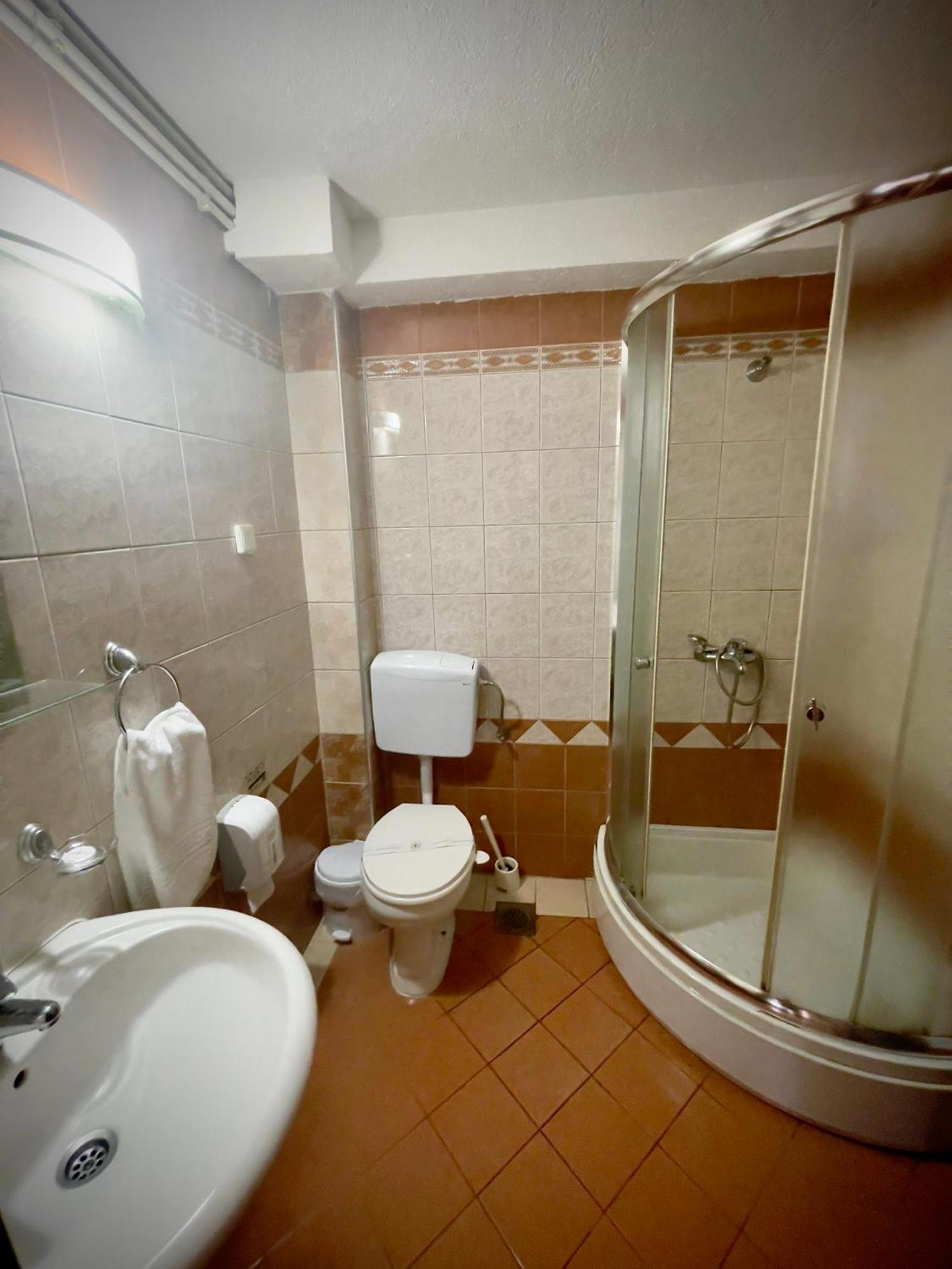 Hotel Ilinden สตรูมิตซา ภายนอก รูปภาพ