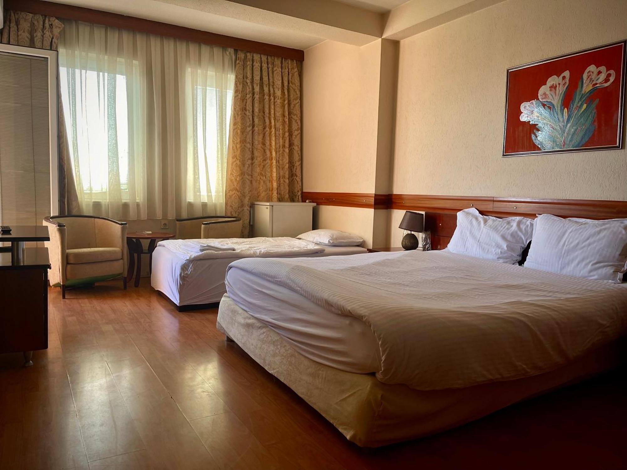 Hotel Ilinden สตรูมิตซา ภายนอก รูปภาพ